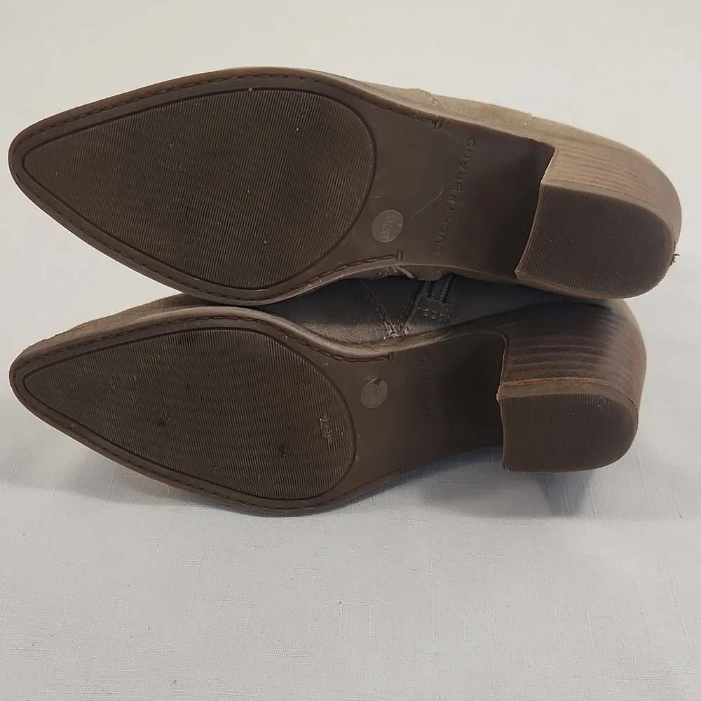 Lucky Brand Goddiy Western Ankle Booties. Taupe Suede. Size 6